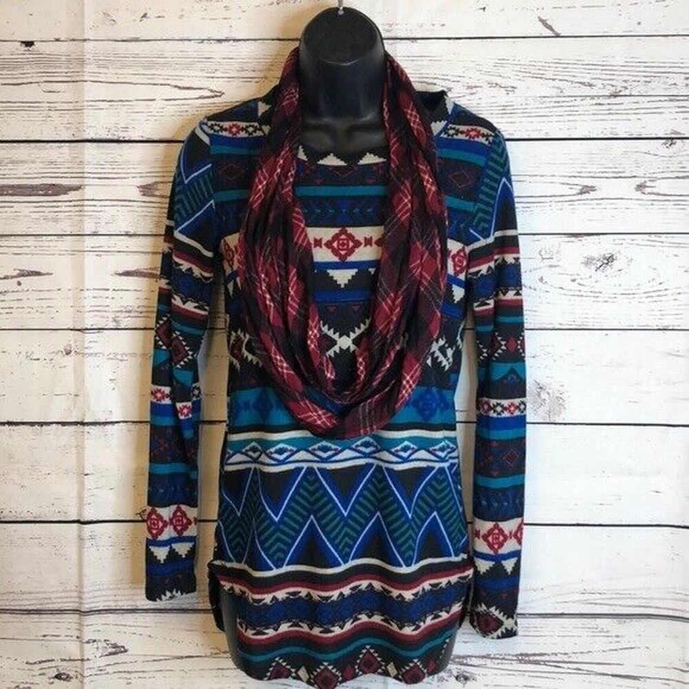Aztec Print soft top wit plaid infinity scarf Set Women’s Size M Medium